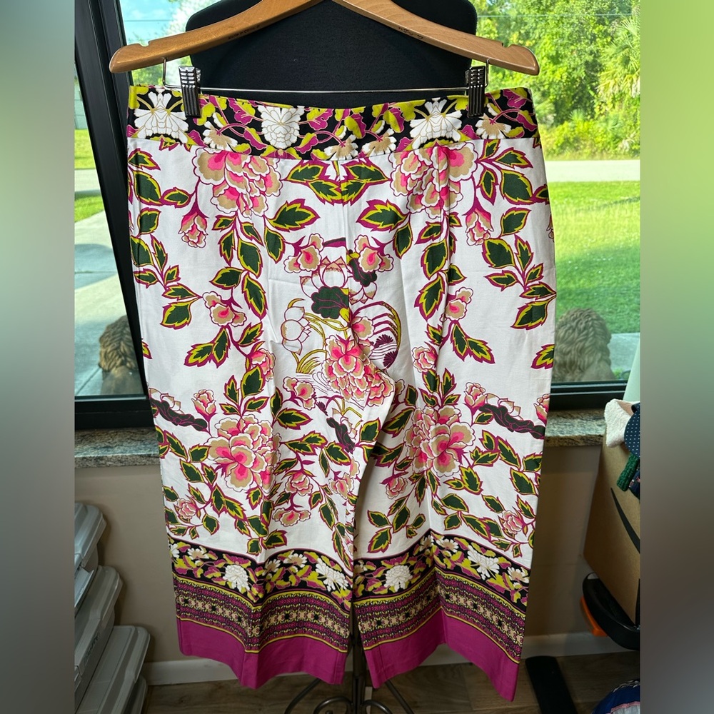 Natori Garden Floral Print Capri Pants Pink Green Accents Woman Size 14 NEW